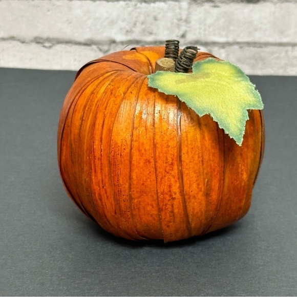 Pumpkins Lot Of 4 Holiday Decor Thanksgiving Fall Decorations - Picture 4 of 9